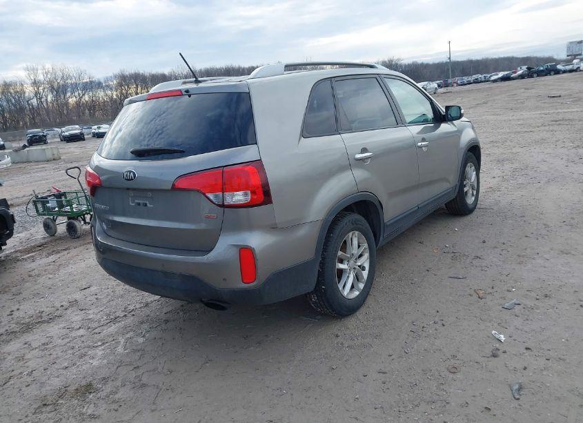 Photo 4 of 2014 Kia Sorento LX (VIN 5XYKT3A62EG474361)