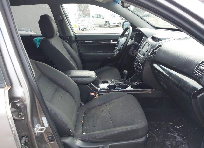 Photo 5 of 2014 Kia Sorento LX (VIN 5XYKT3A62EG474361)