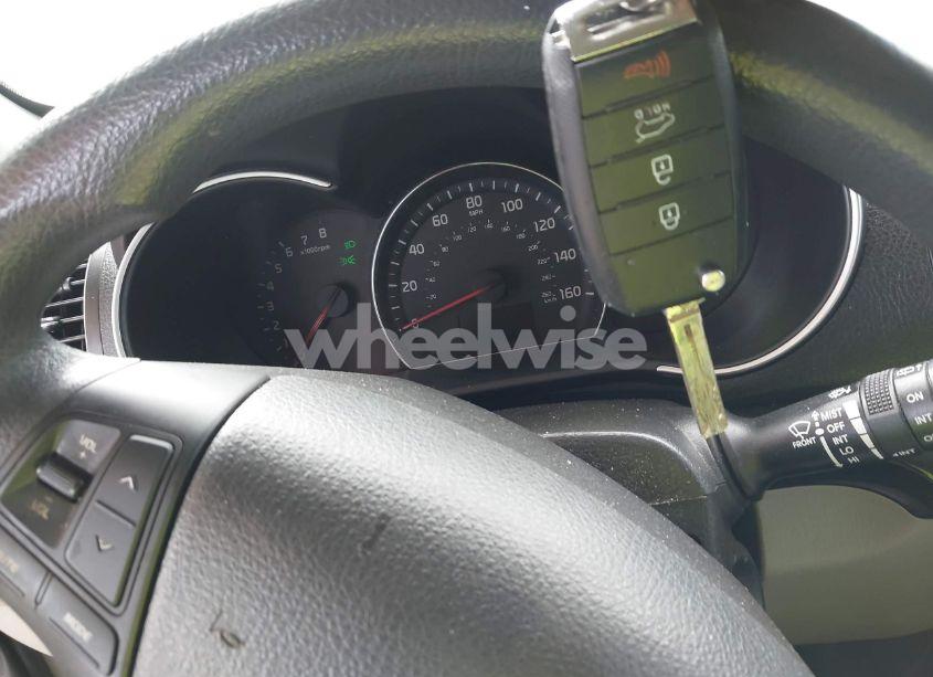 Photo 11 of 2014 Kia Sorento LX (VIN 5XYKT3A62EG476787)