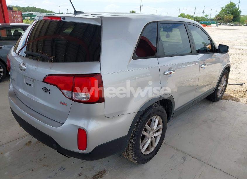 Photo 4 of 2014 Kia Sorento LX (VIN 5XYKT3A62EG476787)