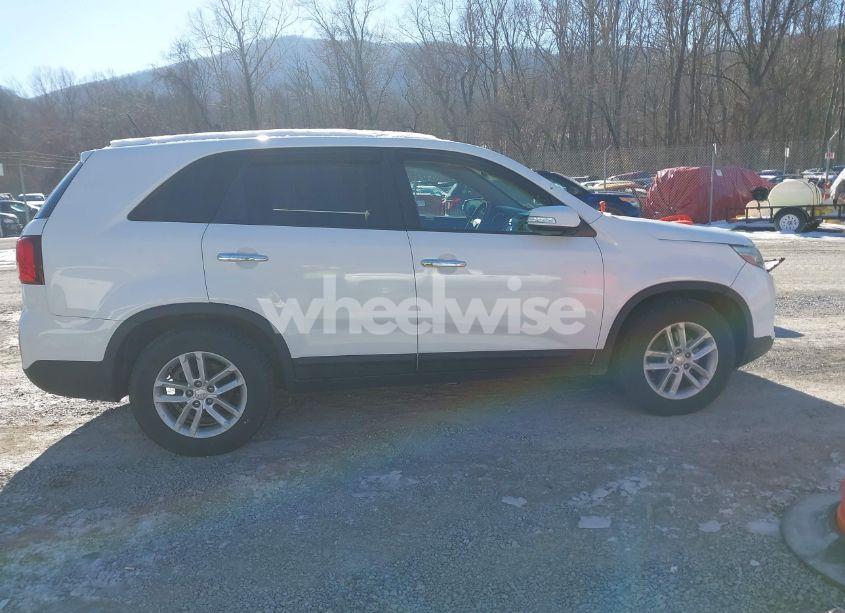 Photo 13 of 2014 Kia Sorento LX (VIN 5XYKT3A62EG485988)