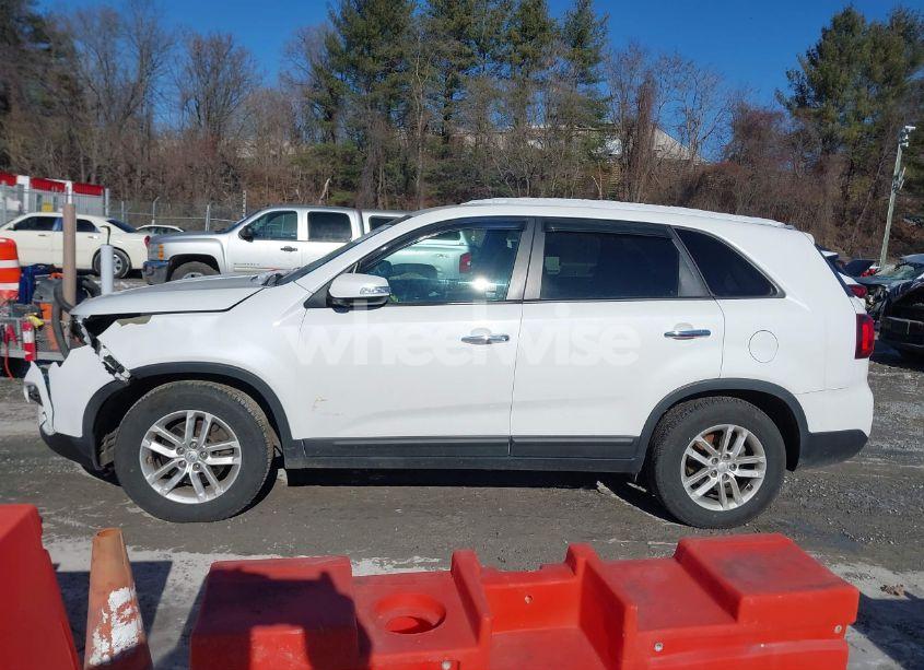 Photo 14 of 2014 Kia Sorento LX (VIN 5XYKT3A62EG485988)