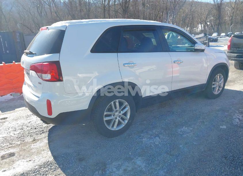 Photo 4 of 2014 Kia Sorento LX (VIN 5XYKT3A62EG485988)