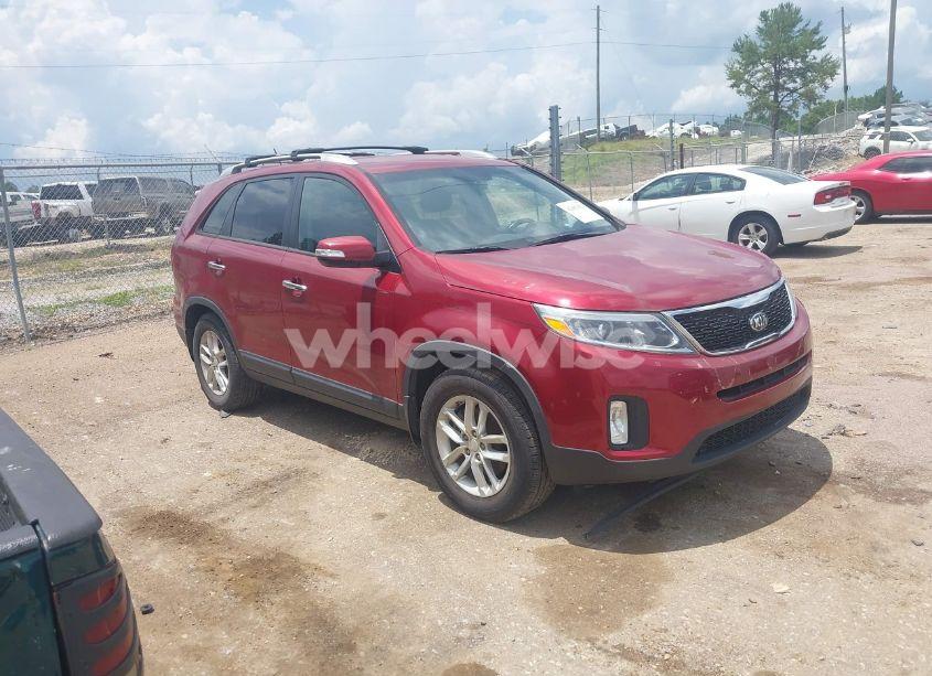 2014 Kia Sorento LX (VIN 5XYKT3A62EG511747) main photo
