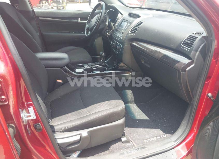 Photo 5 of 2014 Kia Sorento LX (VIN 5XYKT3A62EG511747)