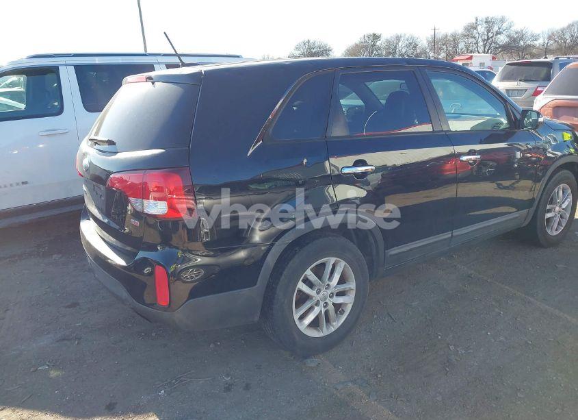 Photo 4 of 2014 Kia Sorento LX (VIN 5XYKT3A62EG544733)