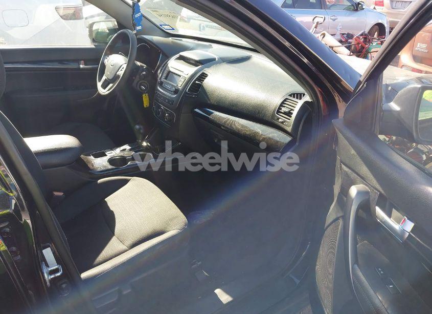 Photo 5 of 2014 Kia Sorento LX (VIN 5XYKT3A62EG544733)