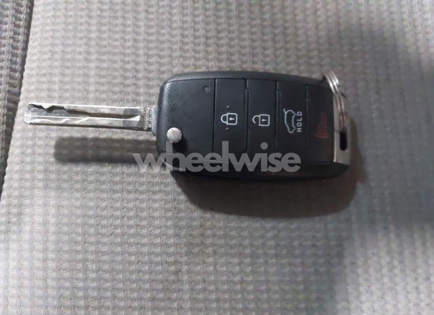 Photo 11 of 2015 Kia Sorento LX (VIN 5XYKT3A62FG575403)