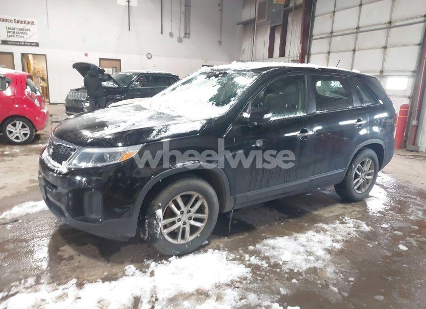 Photo 2 of 2015 Kia Sorento LX (VIN 5XYKT3A62FG575403)