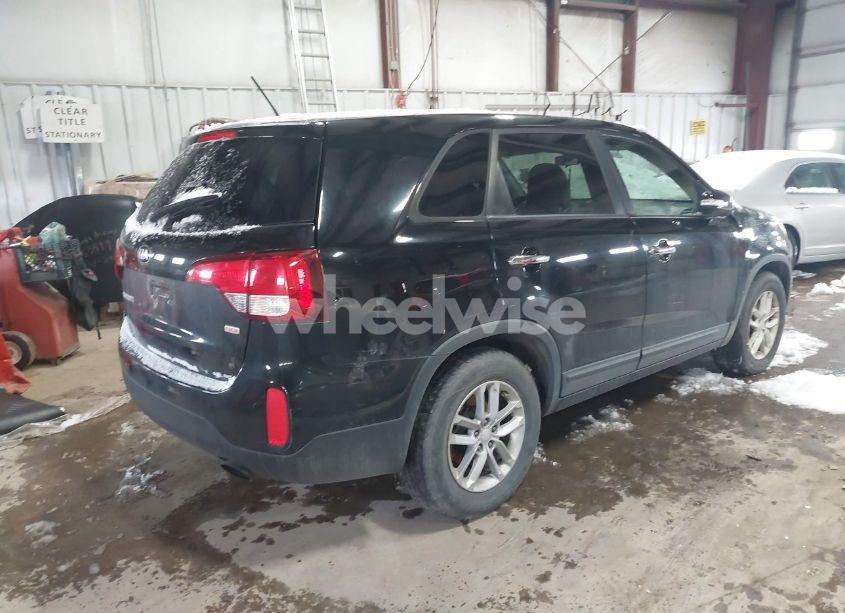 Photo 4 of 2015 Kia Sorento LX (VIN 5XYKT3A62FG575403)