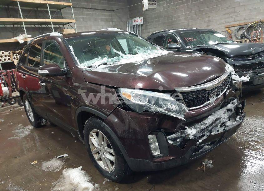 2015 Kia Sorento LX (VIN 5XYKT3A62FG584246) main photo