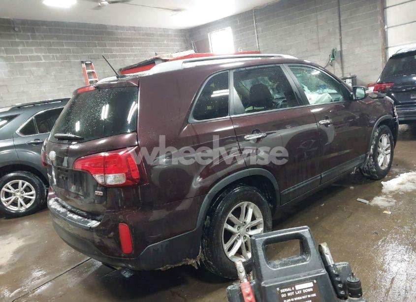 Photo 4 of 2015 Kia Sorento LX (VIN 5XYKT3A62FG584246)