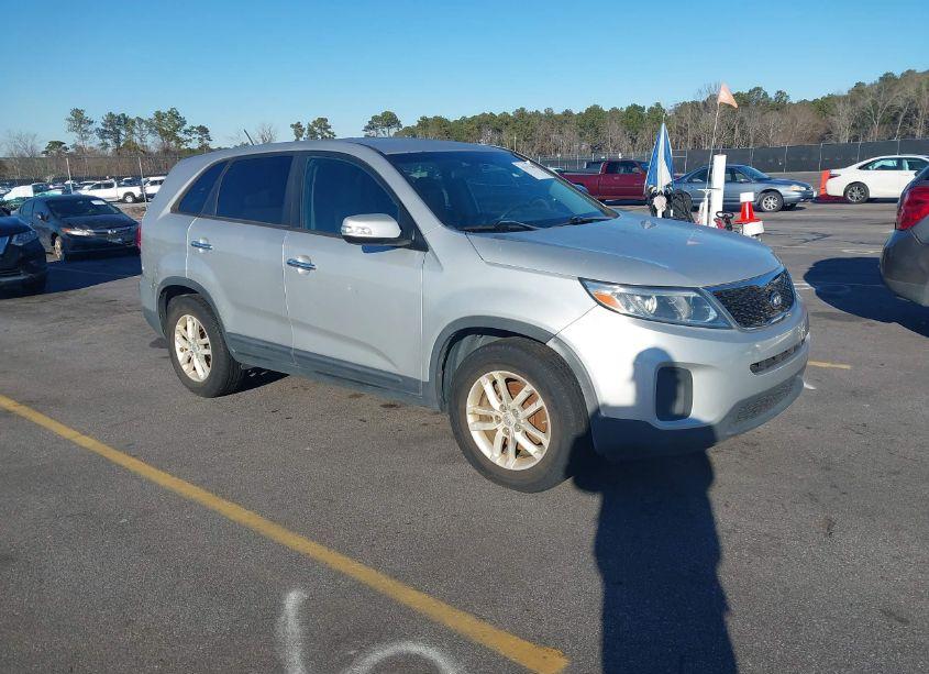 2015 Kia Sorento LX (VIN 5XYKT3A62FG590158) main photo