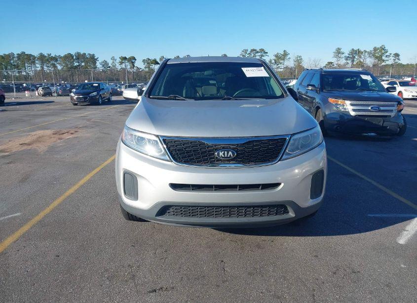 Photo 12 of 2015 Kia Sorento LX (VIN 5XYKT3A62FG590158)