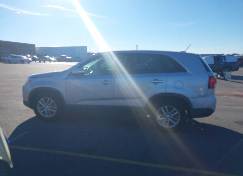 Photo 14 of 2015 Kia Sorento LX (VIN 5XYKT3A62FG590158)