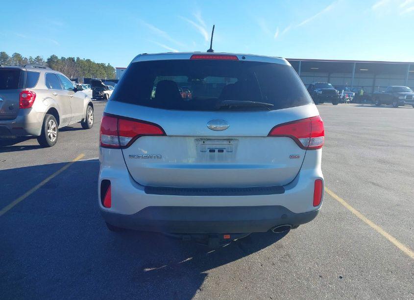 Photo 16 of 2015 Kia Sorento LX (VIN 5XYKT3A62FG590158)