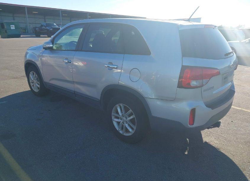 Photo 3 of 2015 Kia Sorento LX (VIN 5XYKT3A62FG590158)
