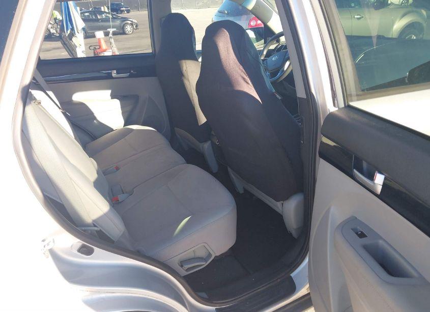 Photo 8 of 2015 Kia Sorento LX (VIN 5XYKT3A62FG590158)