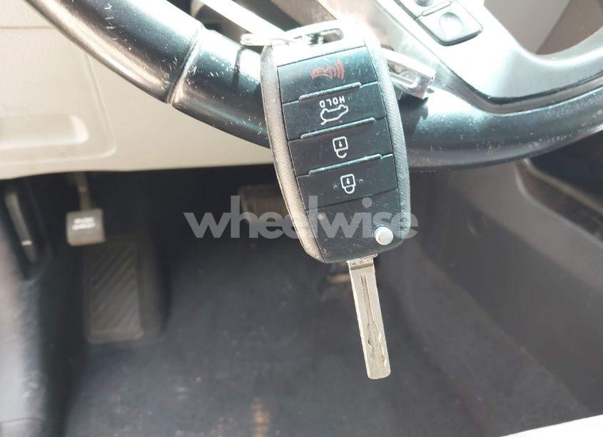 Photo 11 of 2015 Kia Sorento LX (VIN 5XYKT3A62FG602647)