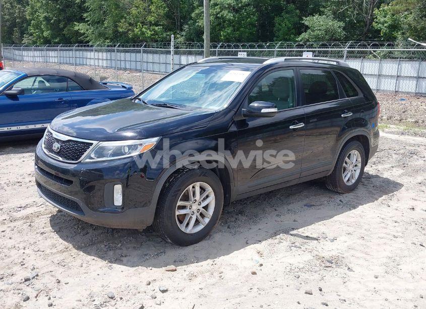 Photo 2 of 2015 Kia Sorento LX (VIN 5XYKT3A62FG602647)