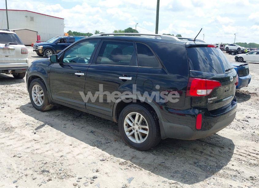 Photo 3 of 2015 Kia Sorento LX (VIN 5XYKT3A62FG602647)