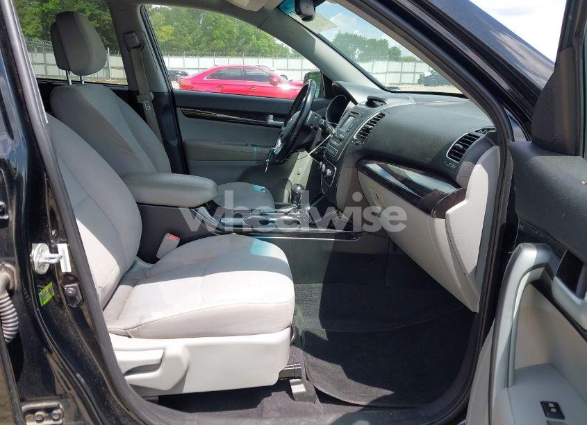 Photo 5 of 2015 Kia Sorento LX (VIN 5XYKT3A62FG602647)