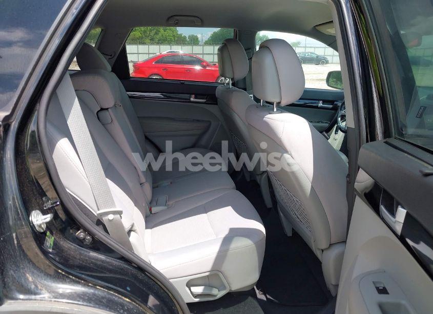 Photo 8 of 2015 Kia Sorento LX (VIN 5XYKT3A62FG602647)