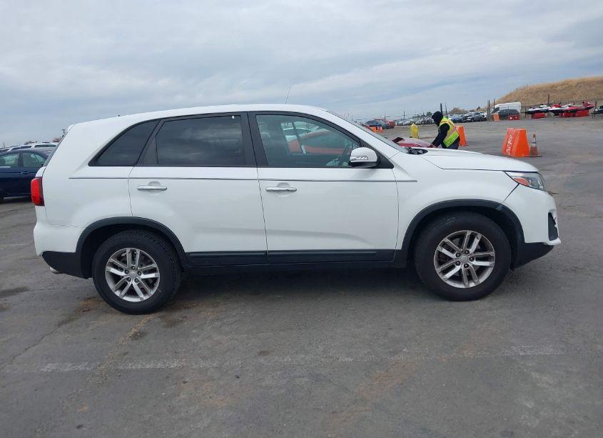 Photo 13 of 2015 Kia Sorento LX (VIN 5XYKT3A62FG630495)