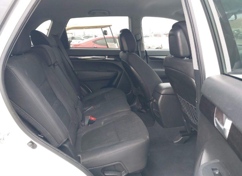 Photo 8 of 2015 Kia Sorento LX (VIN 5XYKT3A62FG630495)