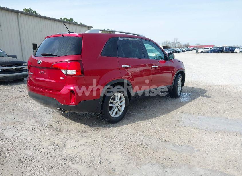 Photo 4 of 2015 Kia Sorento LX (VIN 5XYKT3A62FG644218)