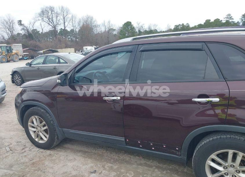Photo 14 of 2015 Kia Sorento LX (VIN 5XYKT3A62FG647720)