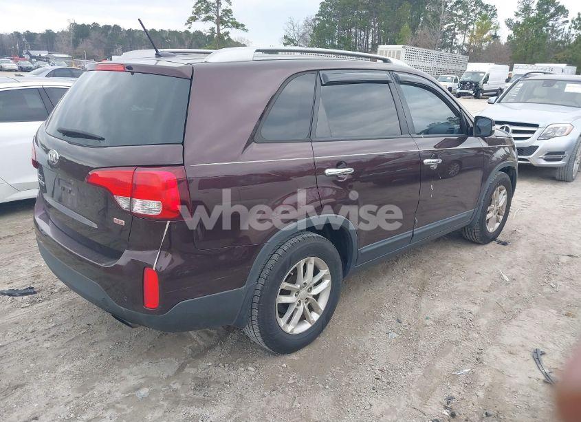 Photo 4 of 2015 Kia Sorento LX (VIN 5XYKT3A62FG647720)