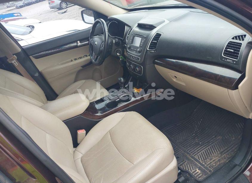 Photo 5 of 2015 Kia Sorento LX (VIN 5XYKT3A62FG647720)