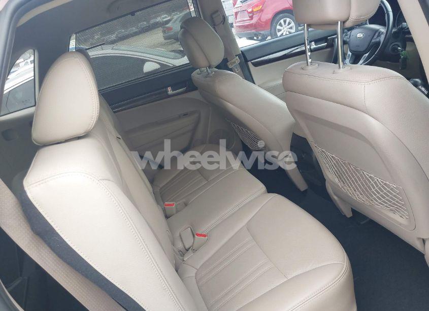 Photo 8 of 2015 Kia Sorento LX (VIN 5XYKT3A62FG647720)