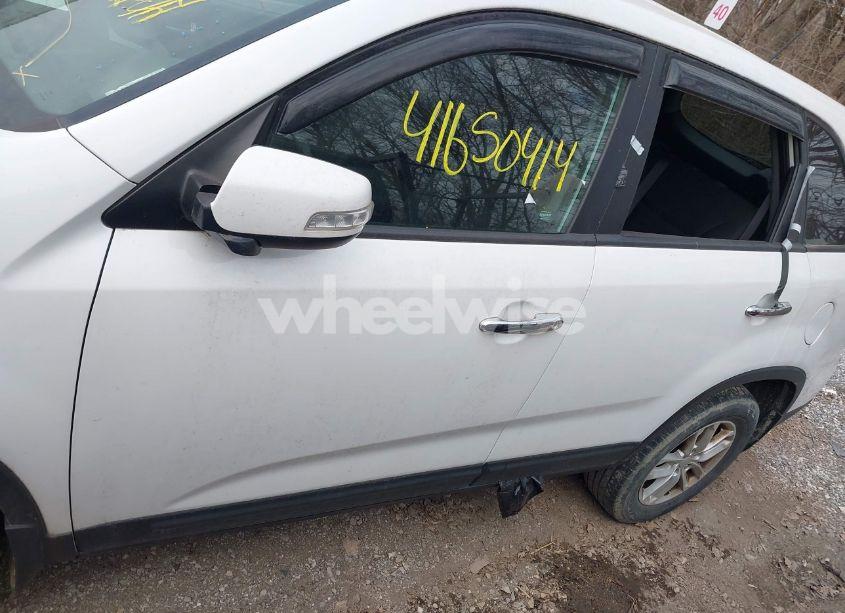 Photo 14 of 2015 Kia Sorento LX (VIN 5XYKT3A62FG651248)