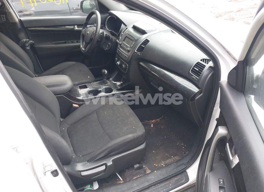 Photo 5 of 2015 Kia Sorento LX (VIN 5XYKT3A62FG651248)