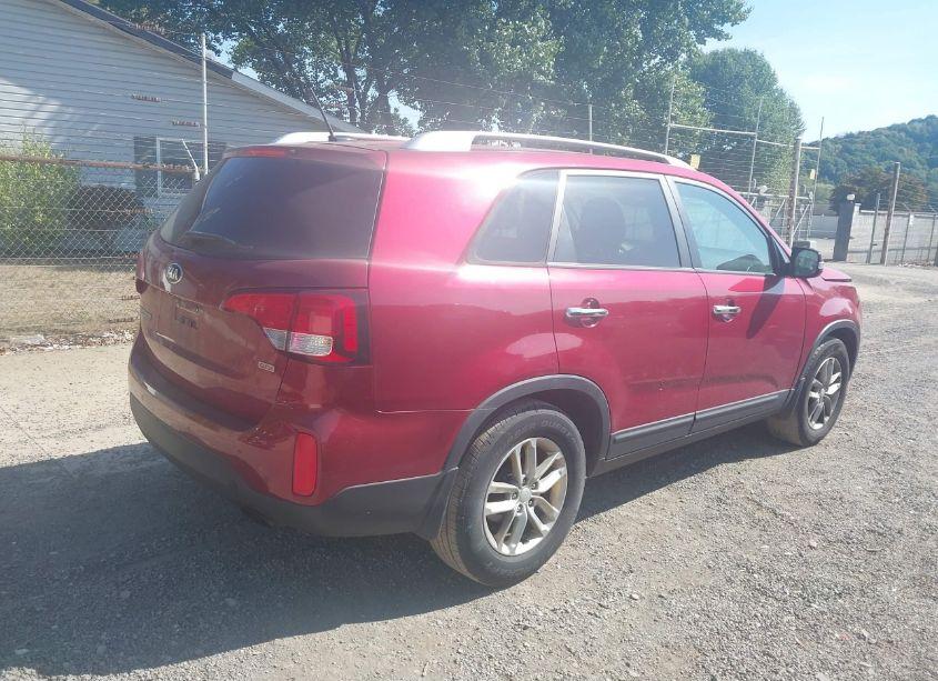 Photo 4 of 2015 Kia Sorento LX (VIN 5XYKT3A62FG657678)