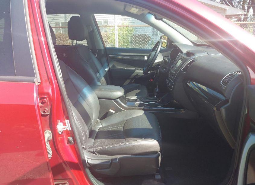 Photo 5 of 2015 Kia Sorento LX (VIN 5XYKT3A62FG657678)