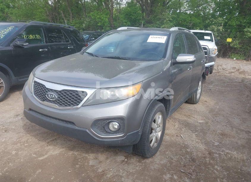 Photo 2 of 2012 Kia Sorento LX (VIN 5XYKT3A63CG192906)