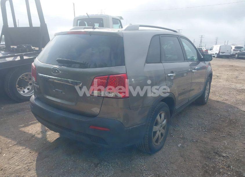 Photo 4 of 2012 Kia Sorento LX (VIN 5XYKT3A63CG192906)