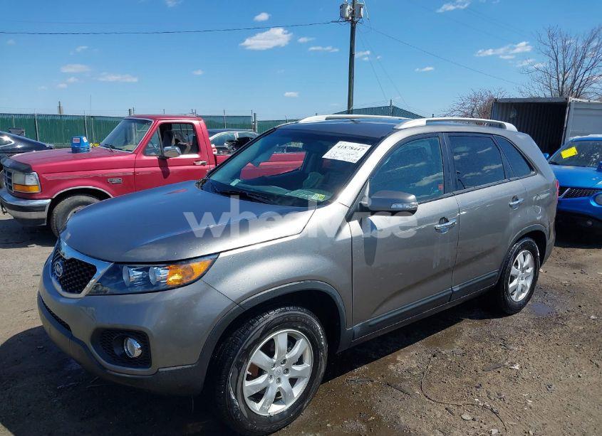 Photo 2 of 2012 Kia Sorento LX (VIN 5XYKT3A63CG193456)