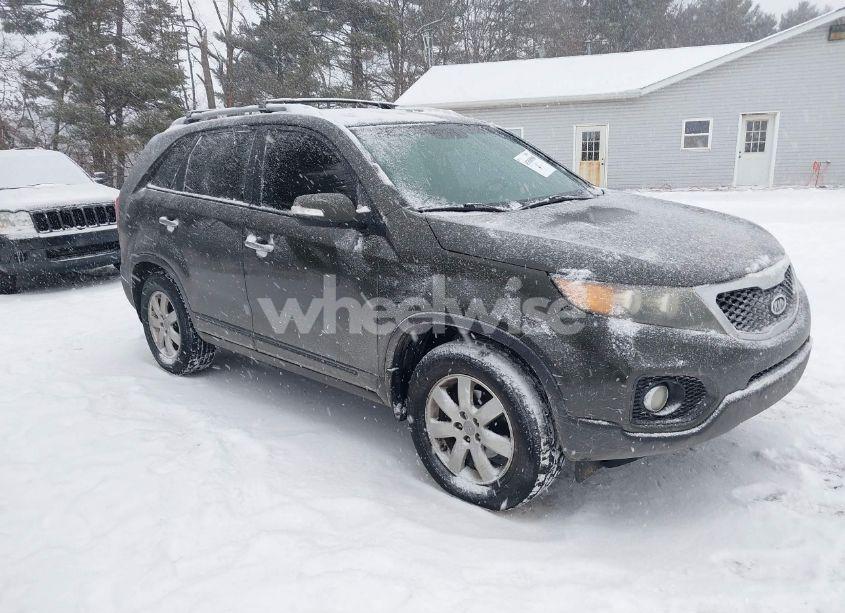 2012 Kia Sorento LX (VIN 5XYKT3A63CG207162) main photo