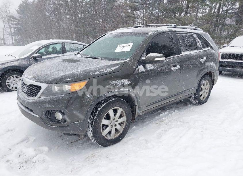 Photo 2 of 2012 Kia Sorento LX (VIN 5XYKT3A63CG207162)