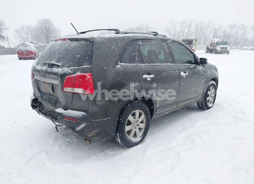 Photo 4 of 2012 Kia Sorento LX (VIN 5XYKT3A63CG207162)