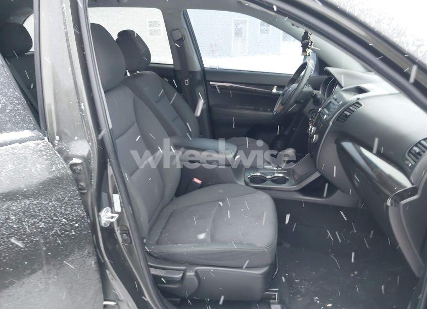 Photo 5 of 2012 Kia Sorento LX (VIN 5XYKT3A63CG207162)