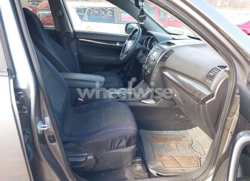 Photo 5 of 2012 Kia Sorento LX (VIN 5XYKT3A63CG215147)