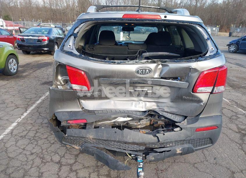 Photo 6 of 2012 Kia Sorento LX (VIN 5XYKT3A63CG215147)