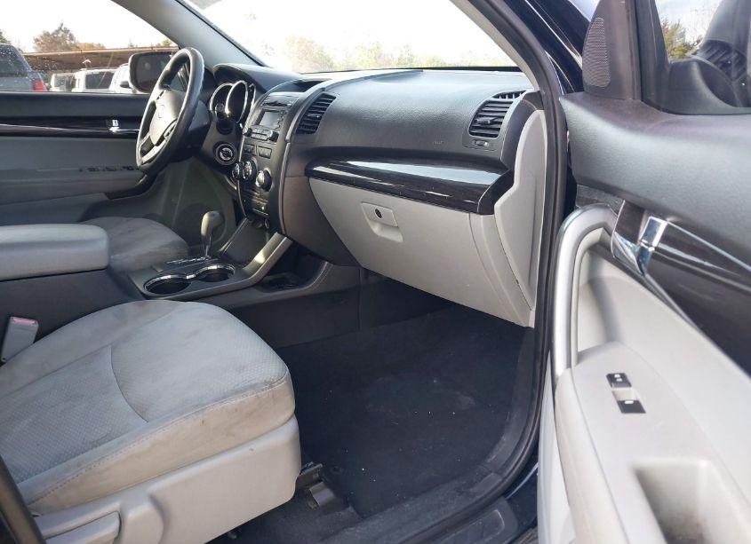 Photo 5 of 2012 Kia Sorento LX (VIN 5XYKT3A63CG258130)