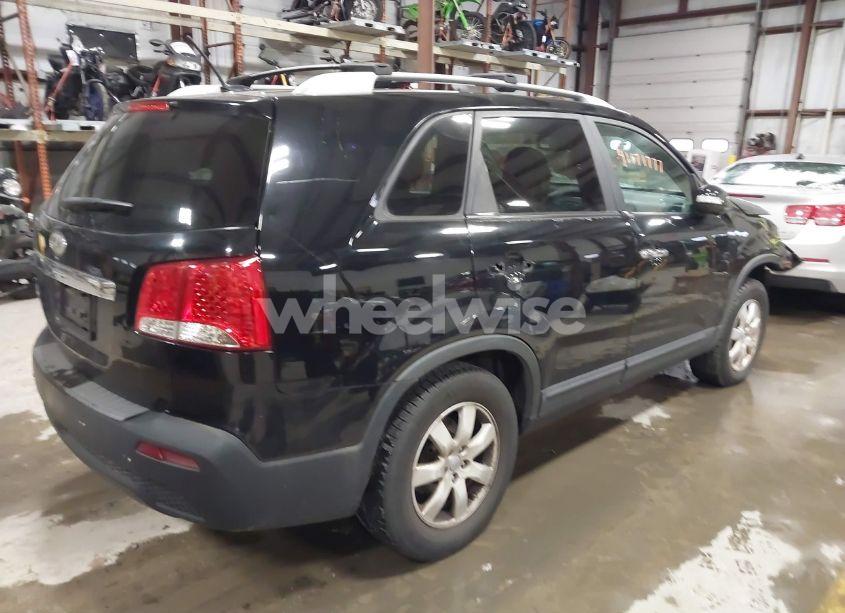 Photo 4 of 2012 Kia Sorento LX (VIN 5XYKT3A63CG265353)