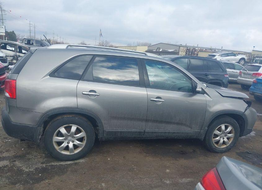 Photo 13 of 2012 Kia Sorento LX (VIN 5XYKT3A63CG286588)